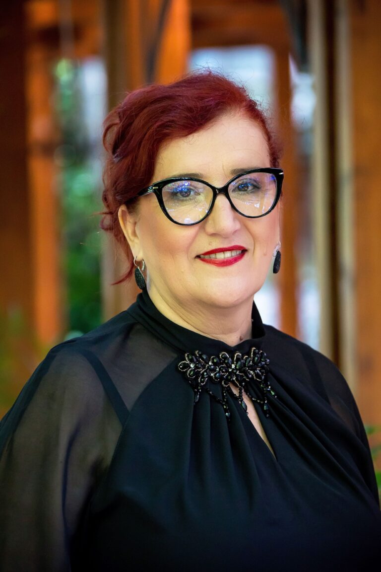 Glavna slika Milene na "O meni" podstranici